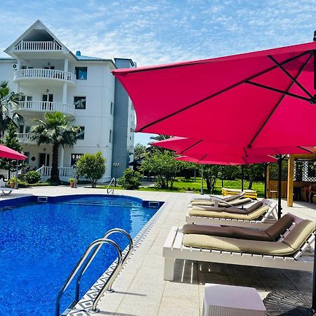 אורקי Claude Monet Beach Hotel מראה חיצוני תמונה