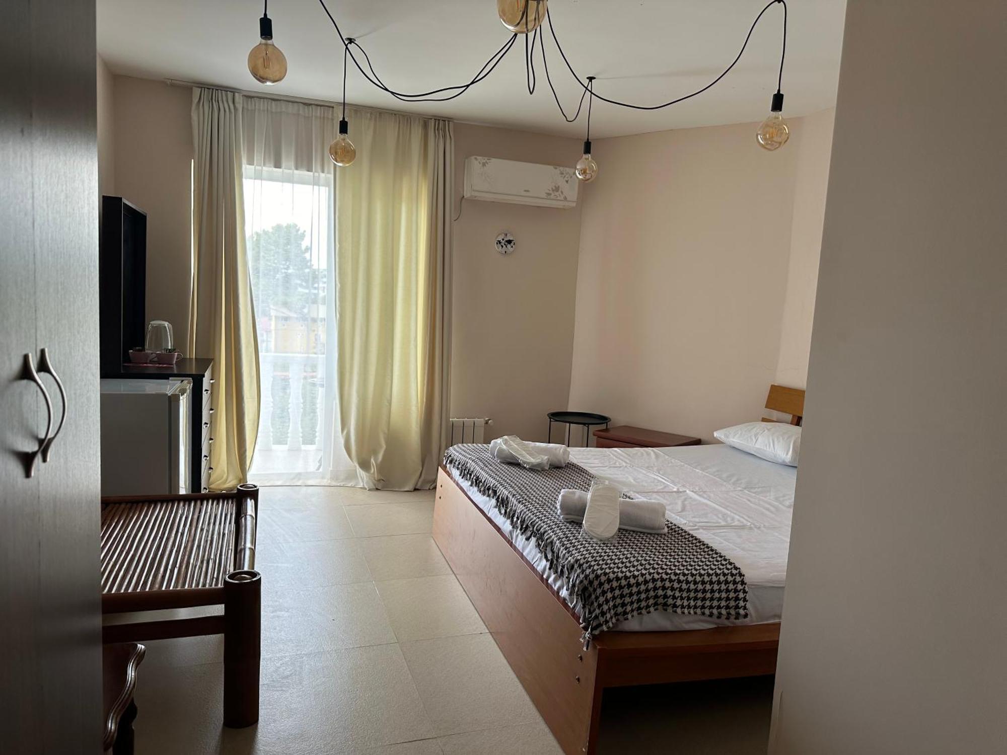 אורקי Claude Monet Beach Hotel מראה חיצוני תמונה
