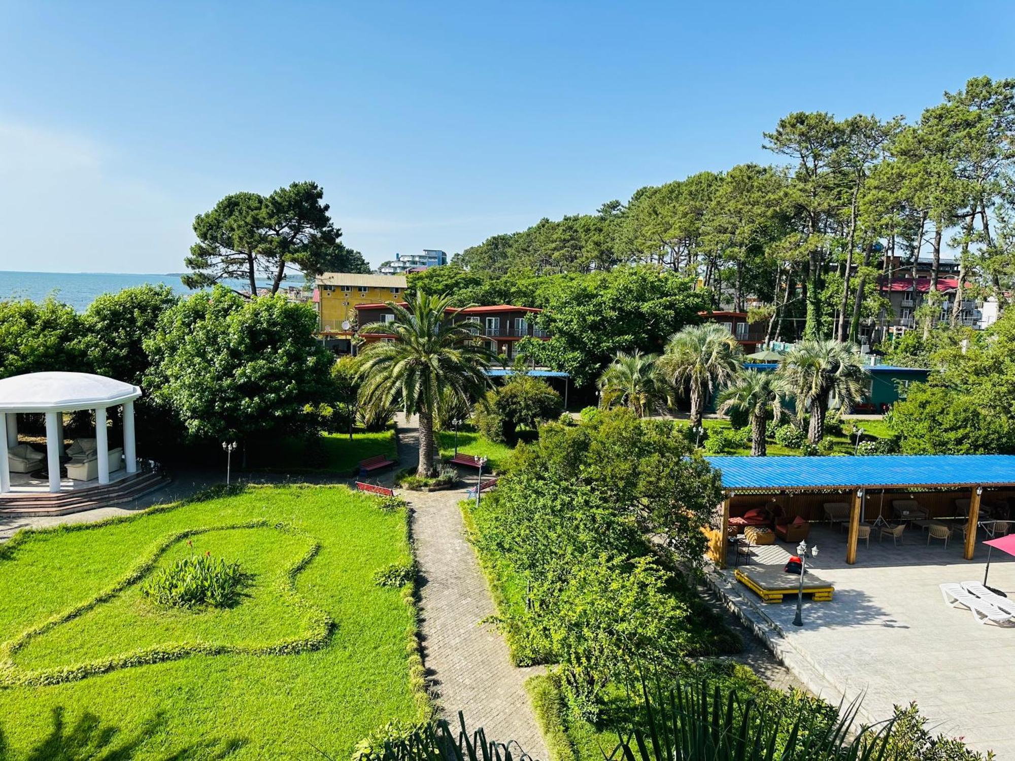 אורקי Claude Monet Beach Hotel מראה חיצוני תמונה