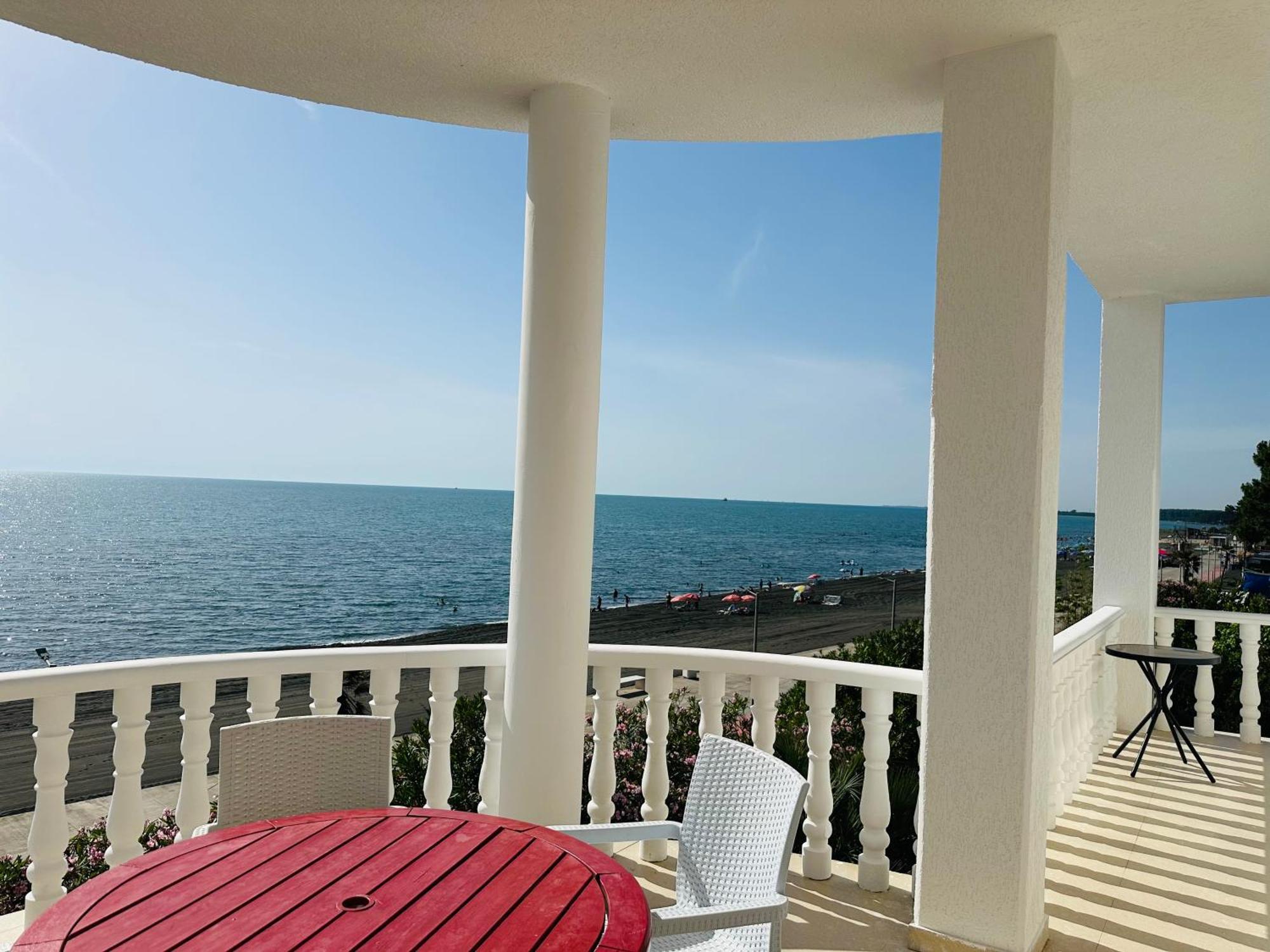 אורקי Claude Monet Beach Hotel מראה חיצוני תמונה