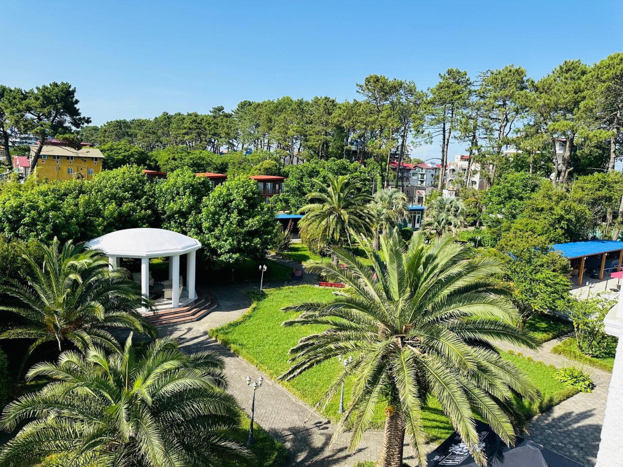 אורקי Claude Monet Beach Hotel מראה חיצוני תמונה