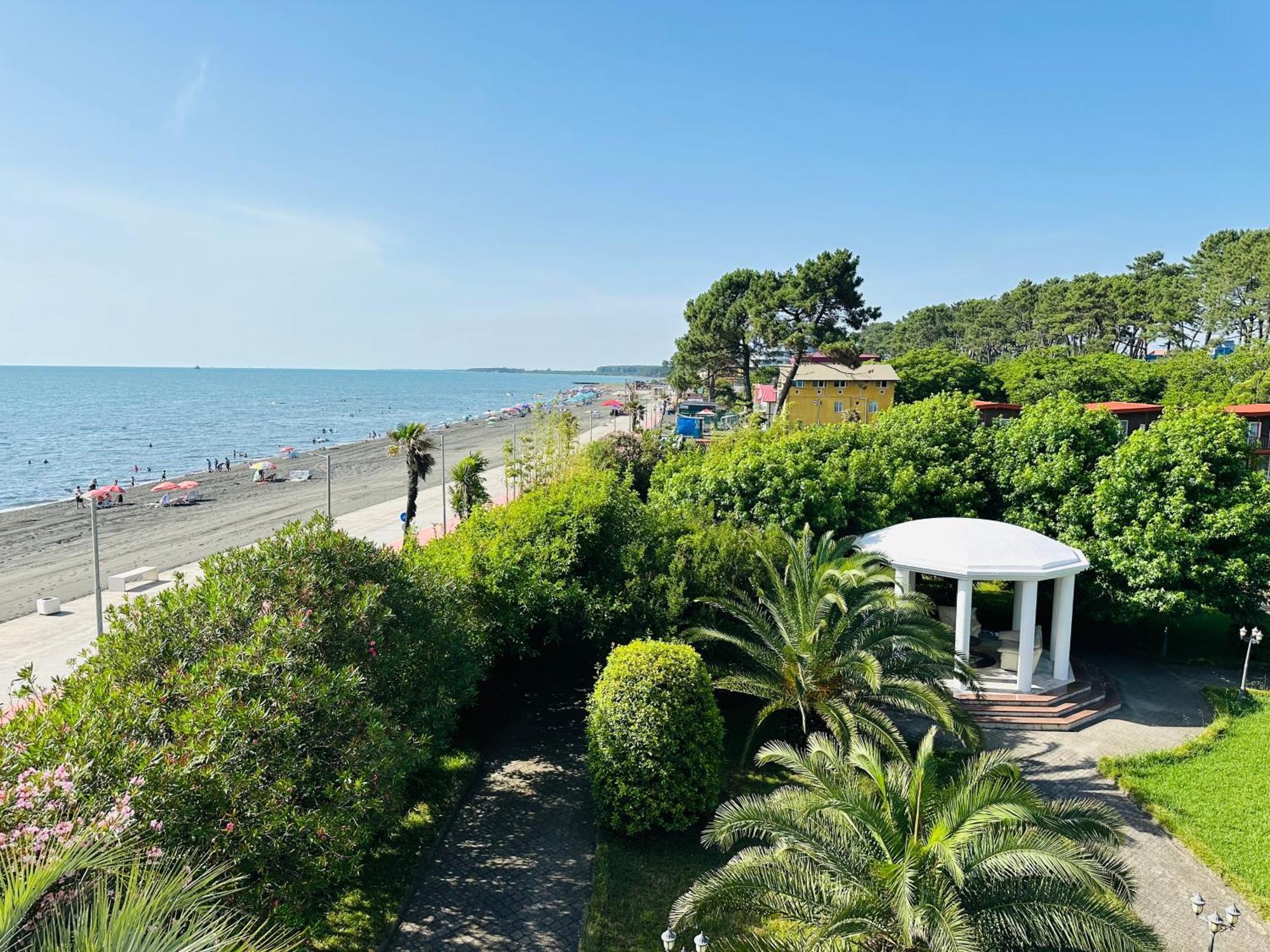 אורקי Claude Monet Beach Hotel מראה חיצוני תמונה