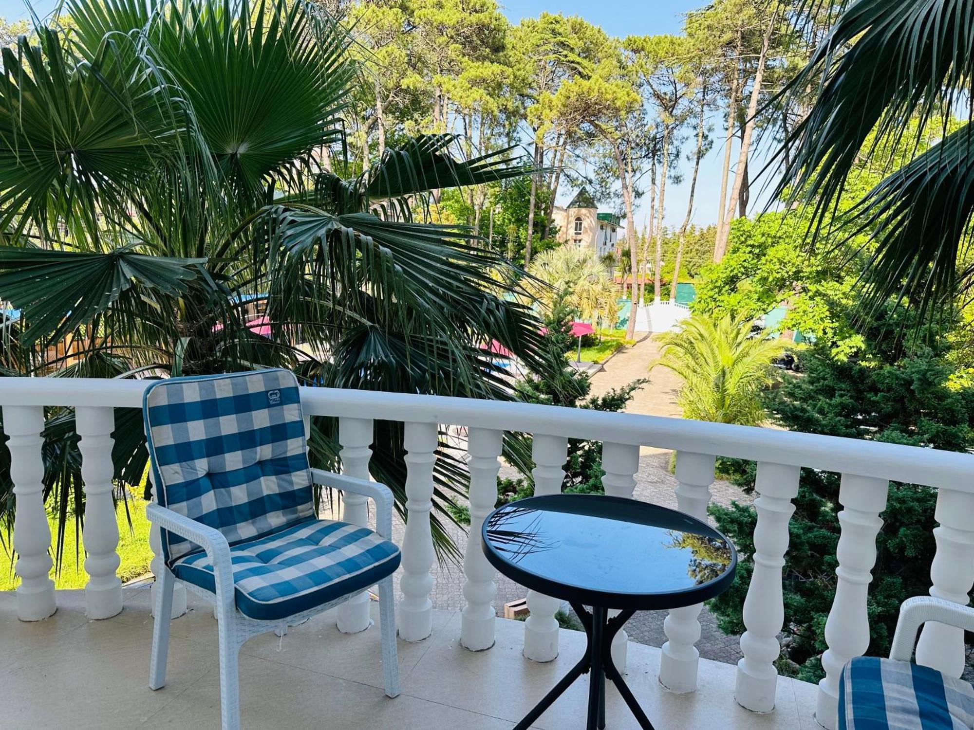 אורקי Claude Monet Beach Hotel מראה חיצוני תמונה