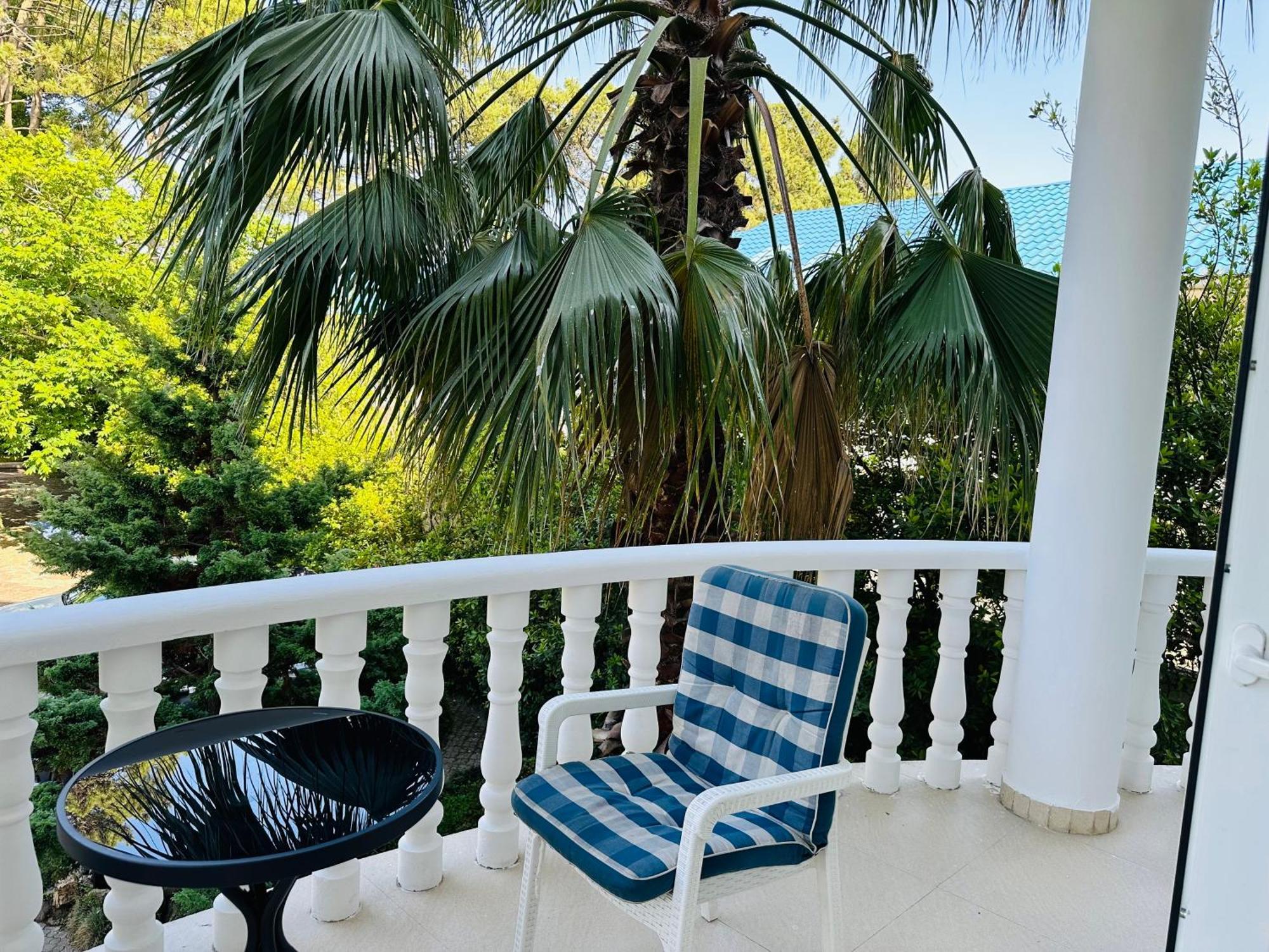אורקי Claude Monet Beach Hotel מראה חיצוני תמונה