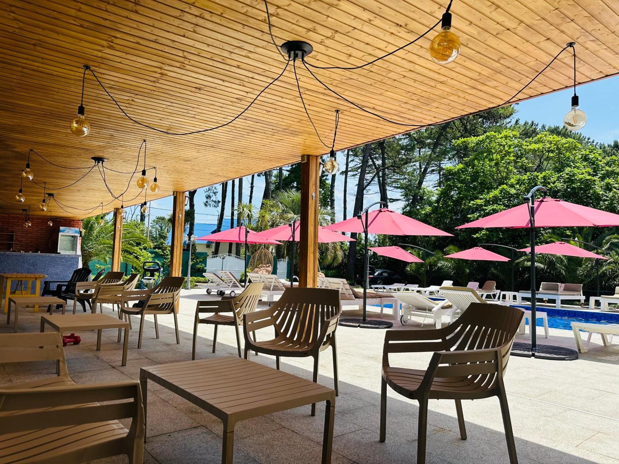 אורקי Claude Monet Beach Hotel מראה חיצוני תמונה