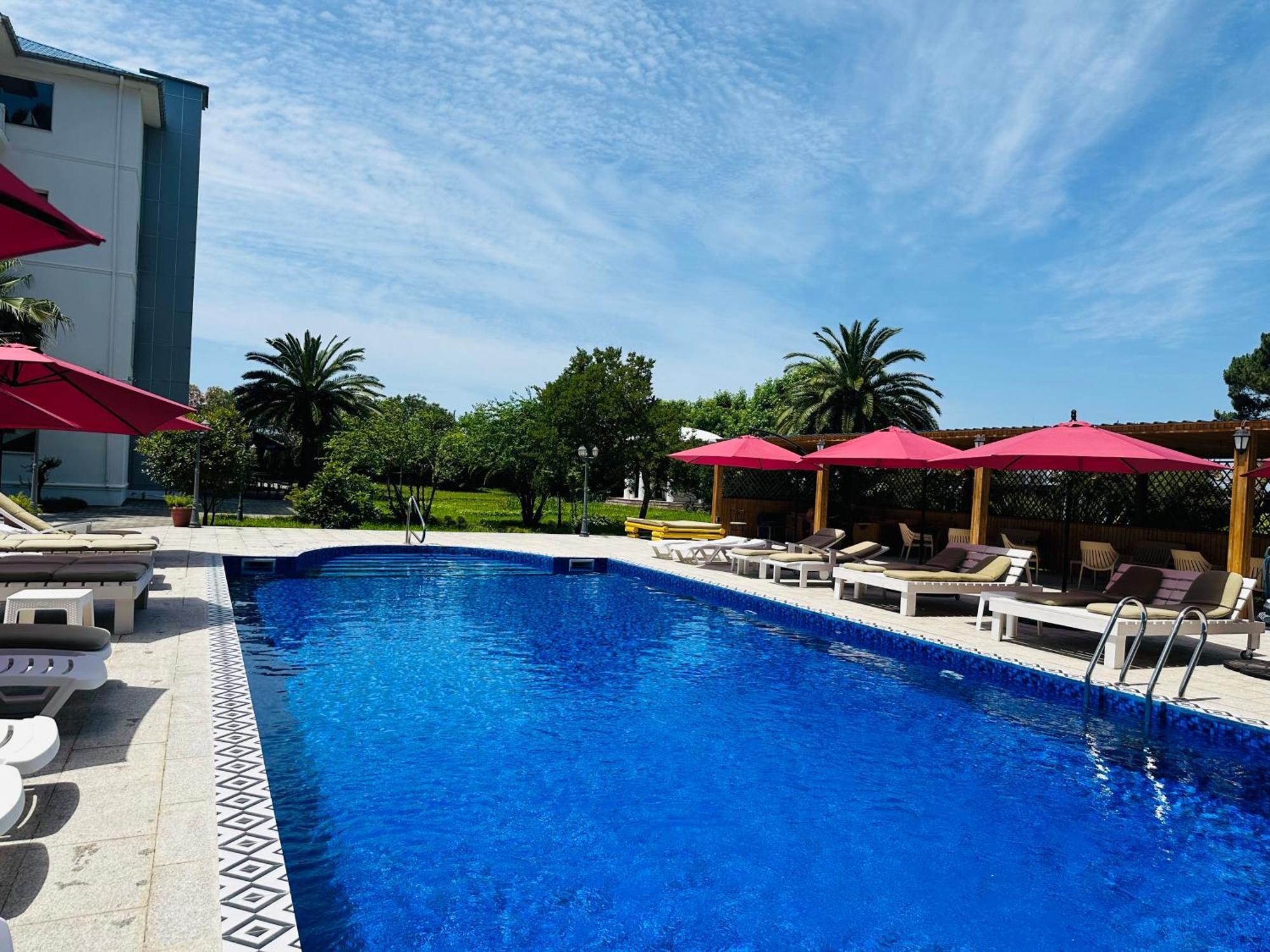 אורקי Claude Monet Beach Hotel מראה חיצוני תמונה