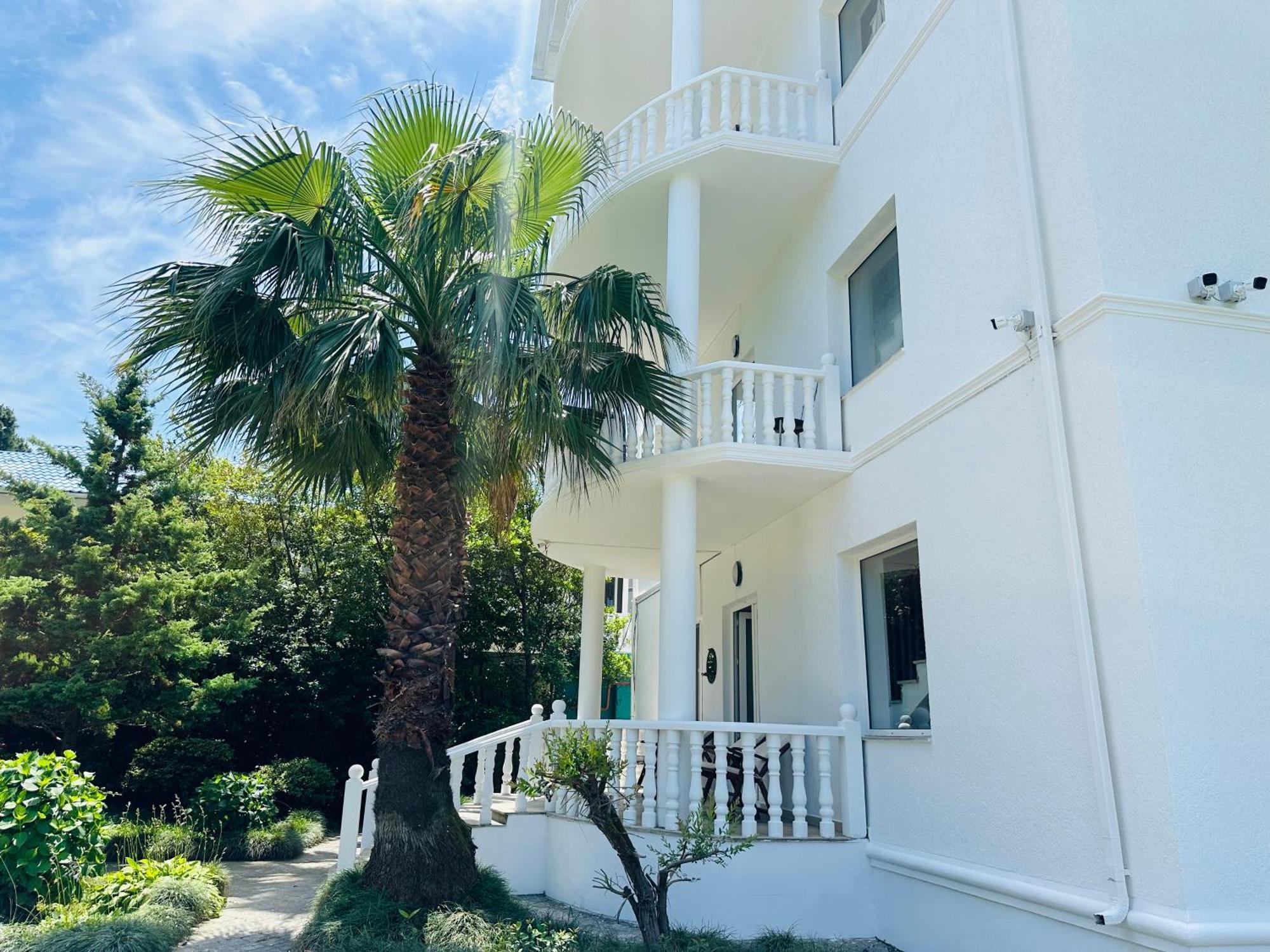אורקי Claude Monet Beach Hotel מראה חיצוני תמונה
