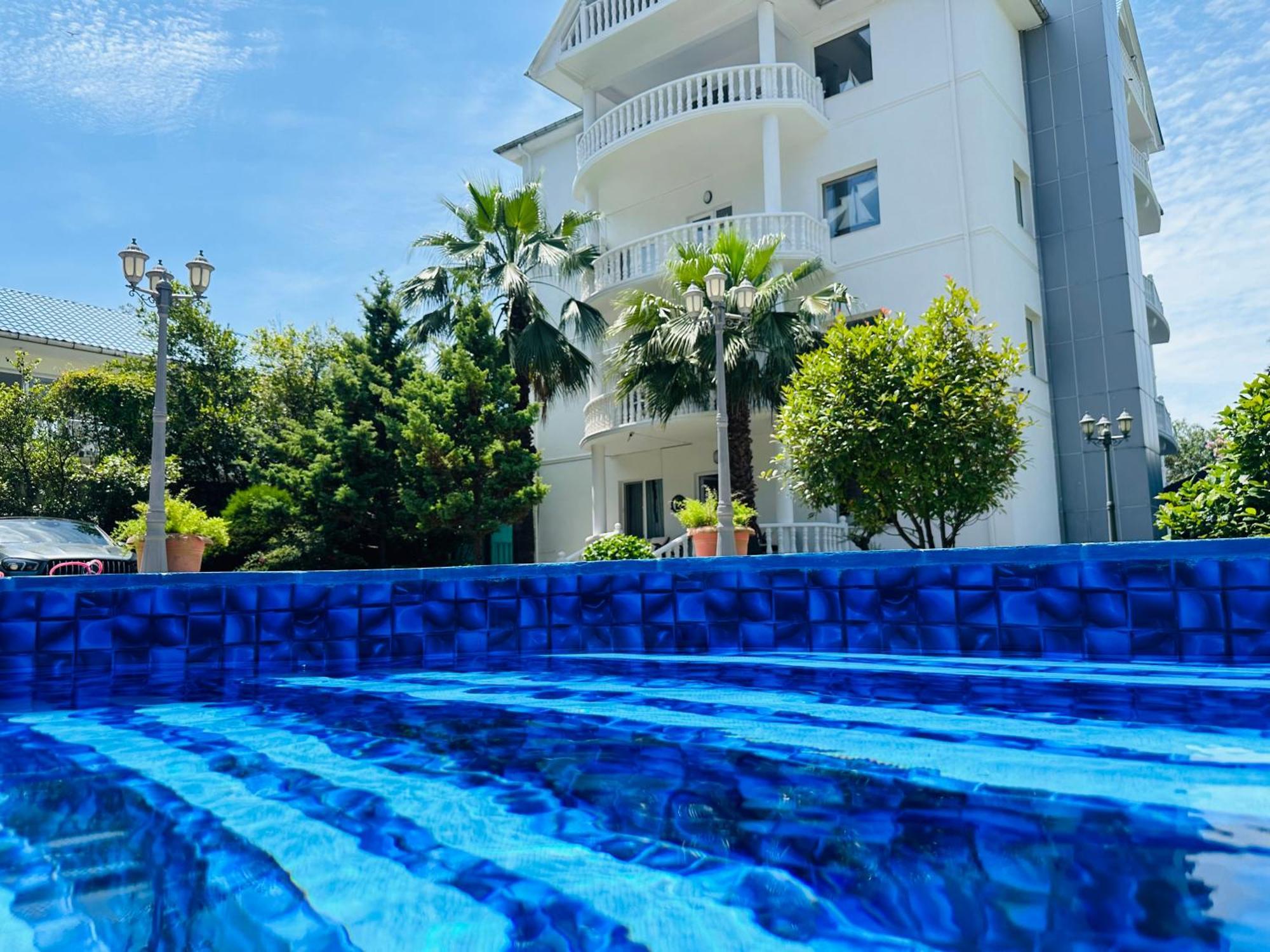 אורקי Claude Monet Beach Hotel מראה חיצוני תמונה