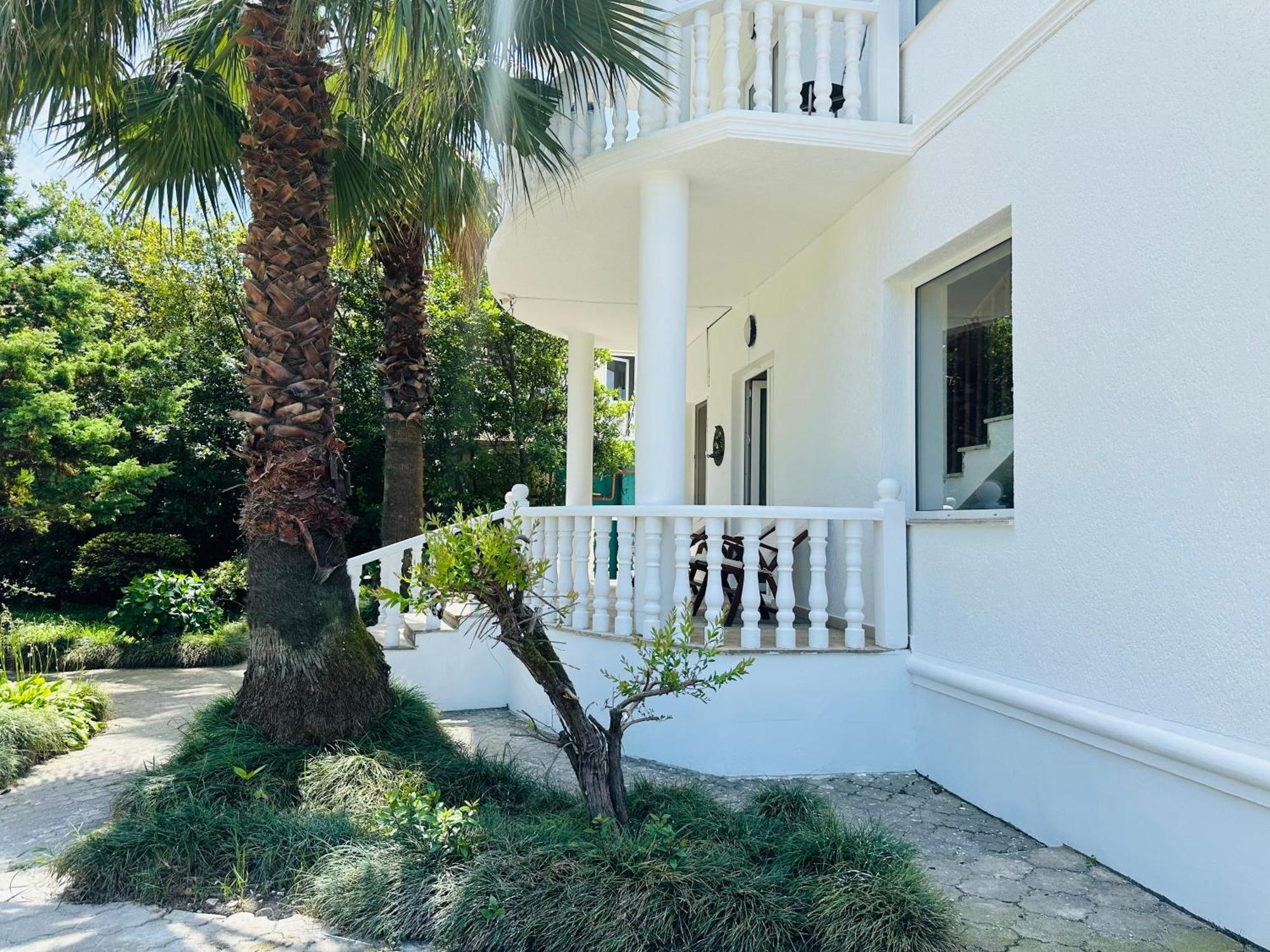 אורקי Claude Monet Beach Hotel מראה חיצוני תמונה