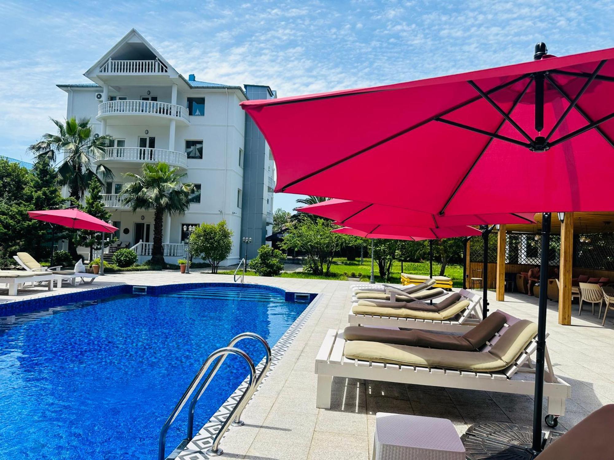אורקי Claude Monet Beach Hotel מראה חיצוני תמונה