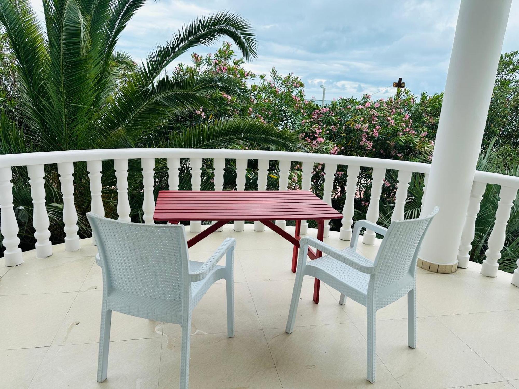 אורקי Claude Monet Beach Hotel מראה חיצוני תמונה